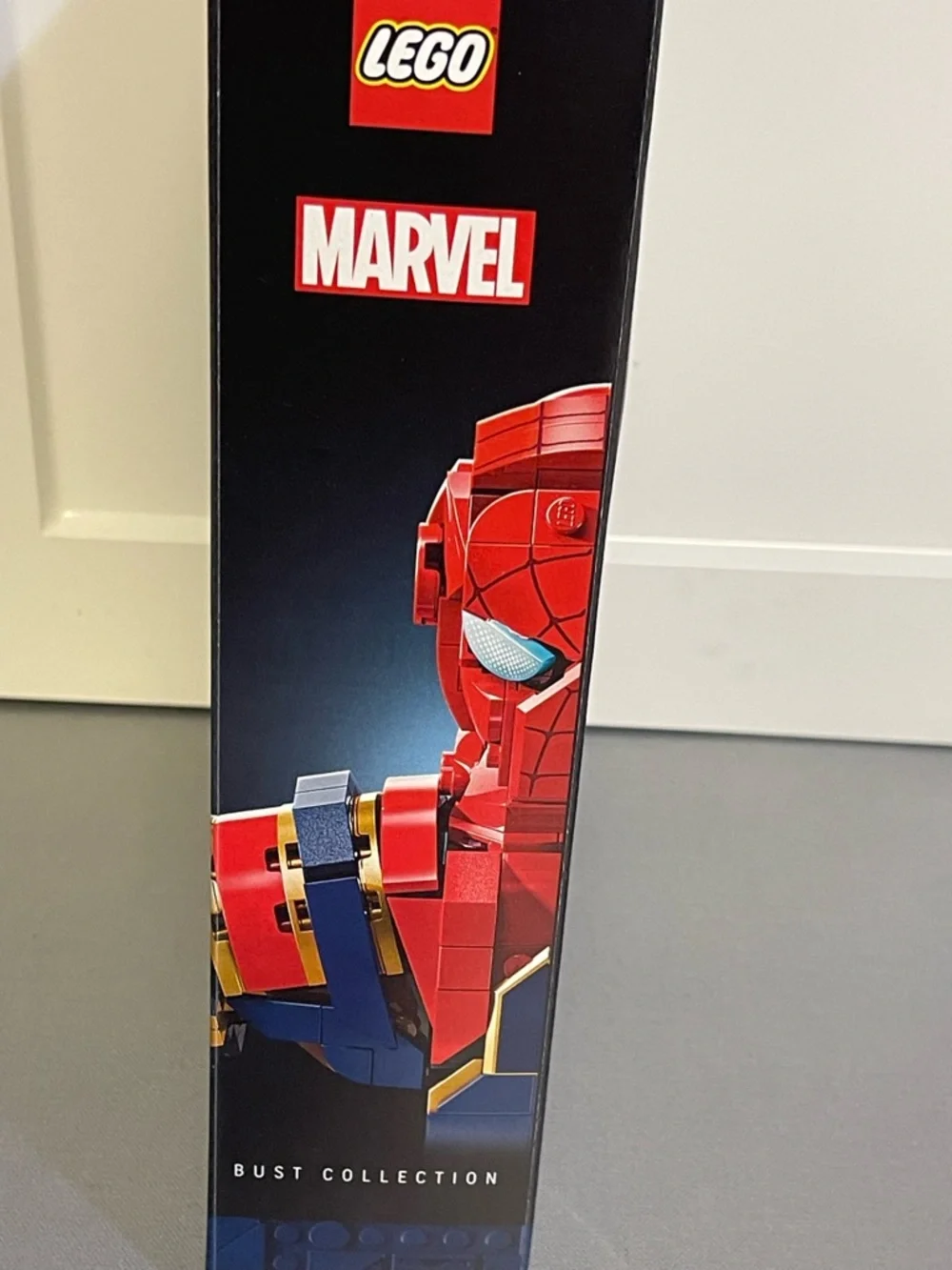LEGO Marvel Iron Spider-Man Bust in Red /Gold Collectible 76326 379Pcs 18+ NIP